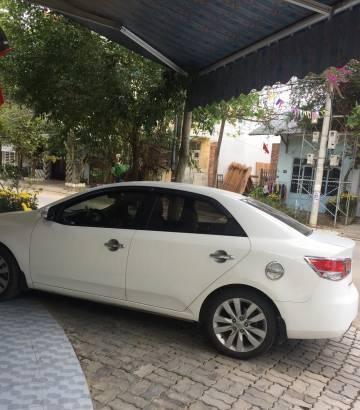 Chính chủ cần bán xe Kia Cerato sản xuất 2009, màu trắng, giá tốt