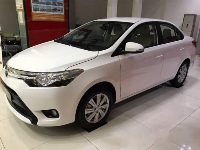 Bán xe Toyota Vios đời 2017, màu trắng, giá tốt