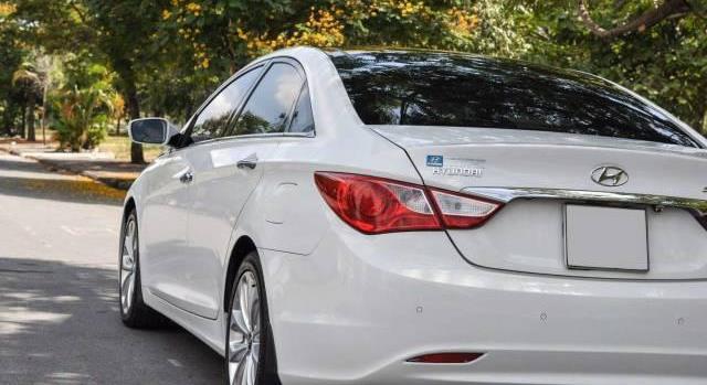 Em bán Hyundai Sonata đời 2011, màu trắng, nhập khẩu chính hãng