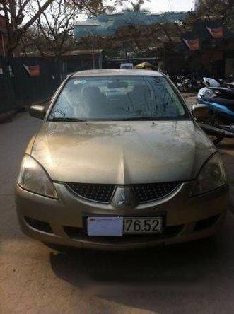 Bán xe Mitsubishi Lancer AT đời 2004, màu vàng  