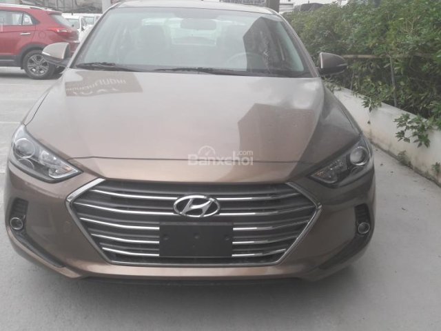 Mua Hyundai Elantra 2.0AT 2017 đủ màu, xe giao ngay, tặng ngay bảo hiểm thân xe, LH: 0978.656.301