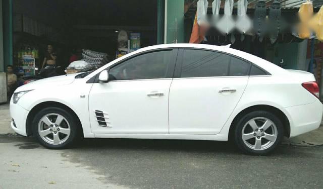 Bán xe Chevrolet Cruze đời 2012, màu trắng xe gia đình