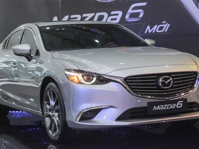 Mazda Phú Mỹ Hưng - Bán xe Mazda 6 2.5 Premium đời 2018, màu bạc, giao xe ngay