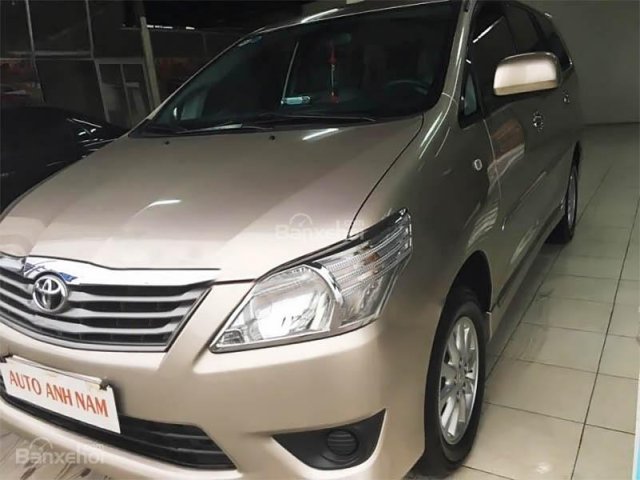 Bán xe cũ Toyota Innova 2.0E đời 2014, giá bán 680 triệu