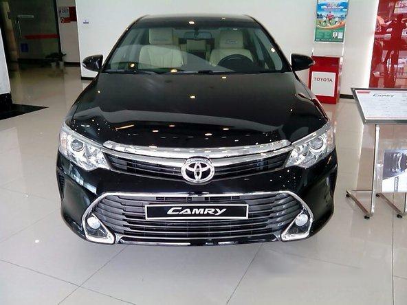 Cần bán xe Toyota Camry 2017, màu đen