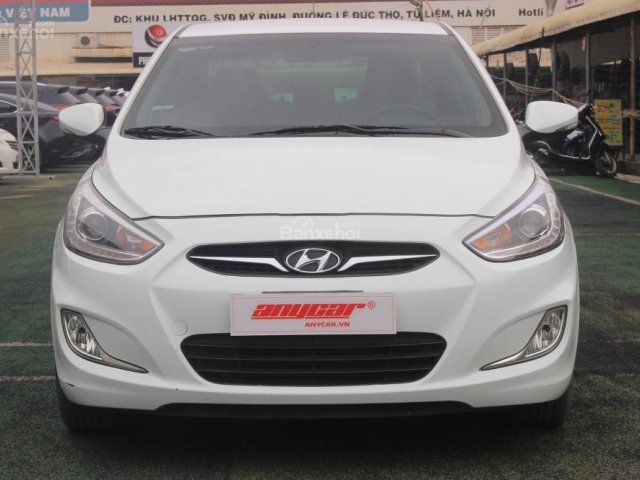 Cần bán Hyundai Accent Blue 1.4AT đời 2014, màu trắng, nhập khẩu