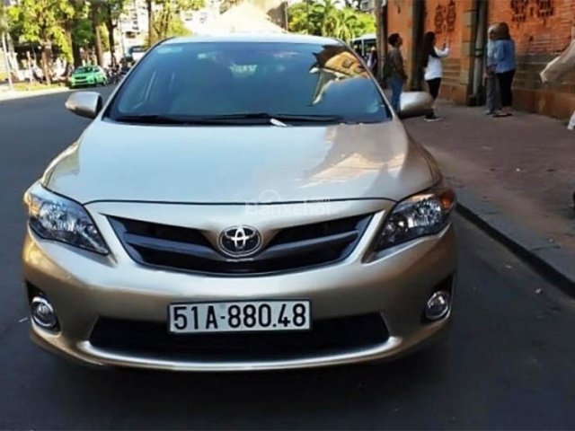 Cần bán gấp Toyota Corolla Altis năm 2014, màu ghi vàng  