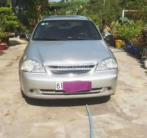 Cần bán xe Chevrolet Lacetti sản xuất 2013, màu bạc, giá chỉ 320 triệu