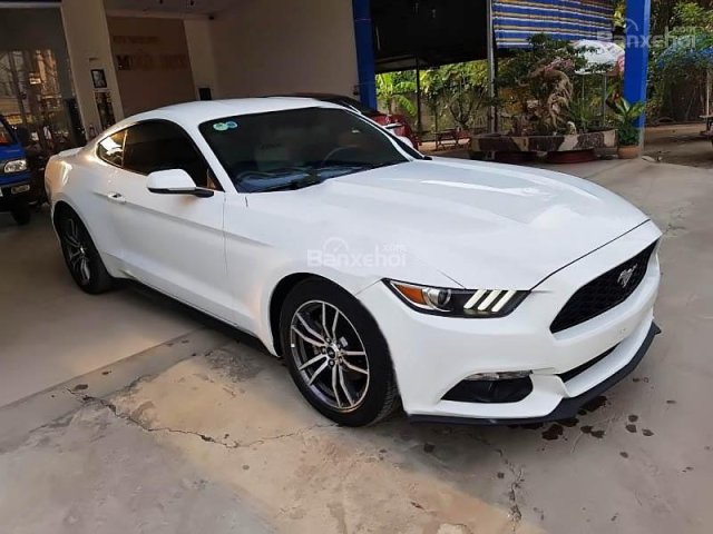 Cần bán Ford Mustang 2.3 2015, màu trắng, xe nhập