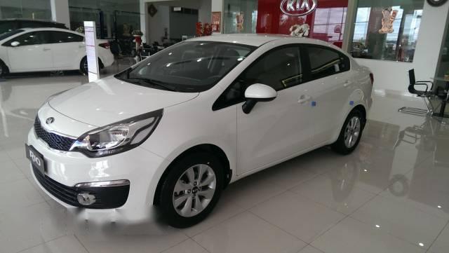 Cần bán xe Kia Rio đời 2017, màu trắng