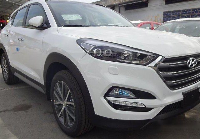 Bán xe Hyundai Tucson 2WD bản ĐB 2017, màu trắng