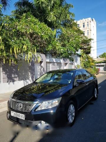 Cần bán gấp Toyota Camry 2.0 đời 2013, màu đen số tự động