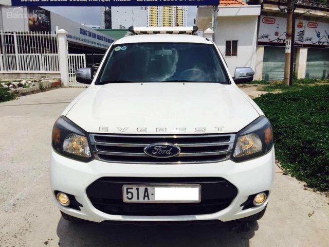 Cần bán gấp Ford Everest đời 2014, màu trắng