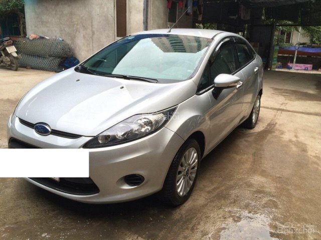 Cần bán xe Ford Fiesta 1.6 AT đời 2014, màu bạc ít sử dụng