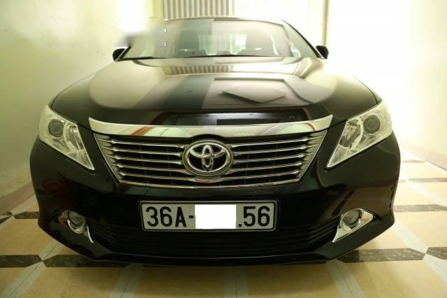 Bán xe cũ Toyota Camry đời 2013, màu đen như mới