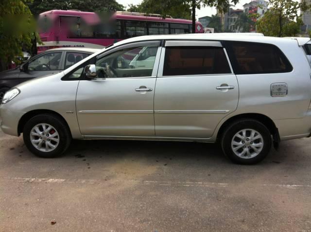 Bán xe cũ Toyota Innova đời 2006, màu bạc xe gia đình