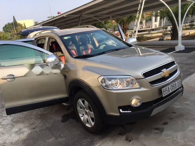 Cần tiền bán chiếc Captiva LTZ màu vàng, 2 dàn lạnh