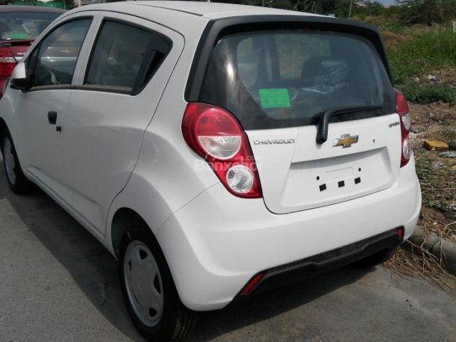 Bán Chevrolet Spark Van đời 2017, màu trắng, đủ màu, giao ngay