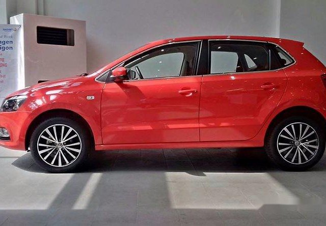 Cần bán xe Volkswagen Polo đời 2015, màu đỏ, xe nhập giá cạnh tranh