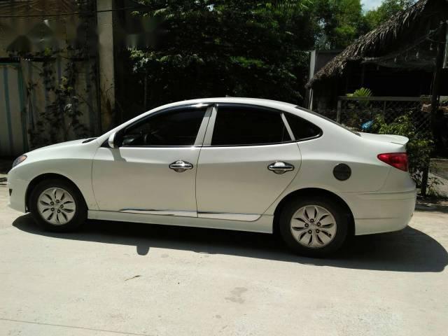 Bán xe cũ Hyundai Avante đời 2011, màu trắng xe gia đình