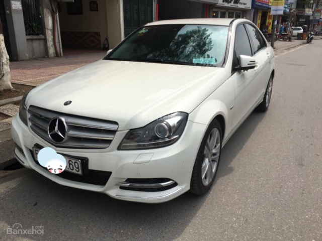 Bán ô tô Mercedes-Benz C200 sản xuất 2012 màu trắng, giá 830 triệu