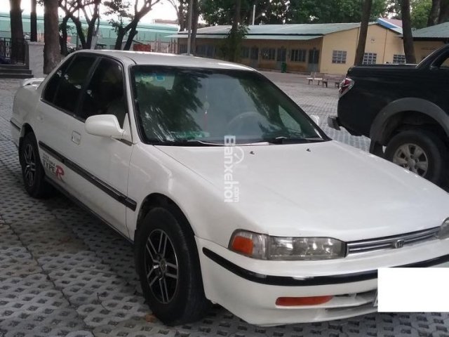 Cần bán gấp Honda Accord năm 1992, màu trắng