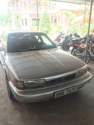 Cần bán Toyota Camry 1990, số sàn, giá tốt