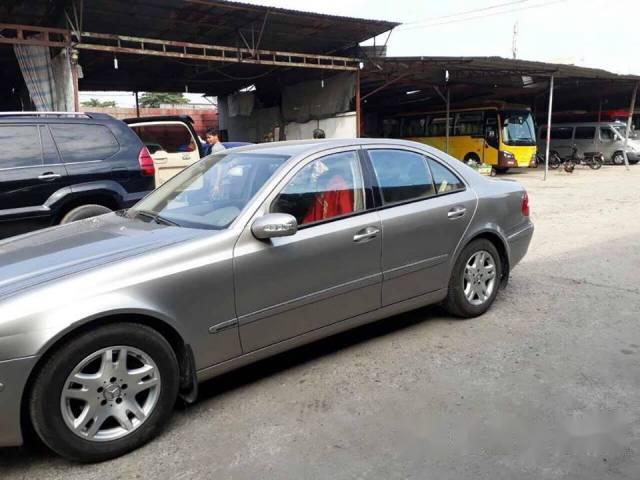 Cần bán xe Mercedes E240 đời 2005 4 số TP. HCM