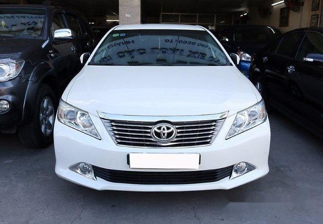 Bán xe cũ Toyota Camry 2.5Q đời 2013, màu trắng 