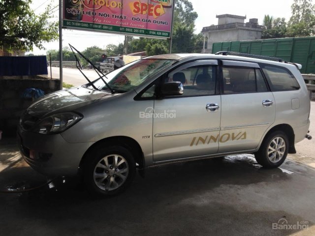 Bán xe Toyota Innova đời 2006 màu bạc 