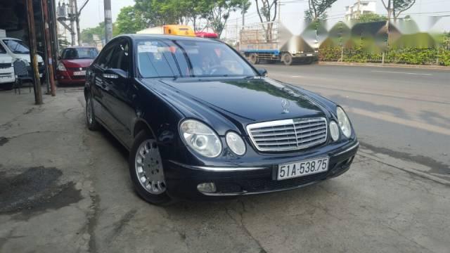 Bán xe cũ Mercedes E200 đời 2004, màu đen, giá chỉ 420 triệu