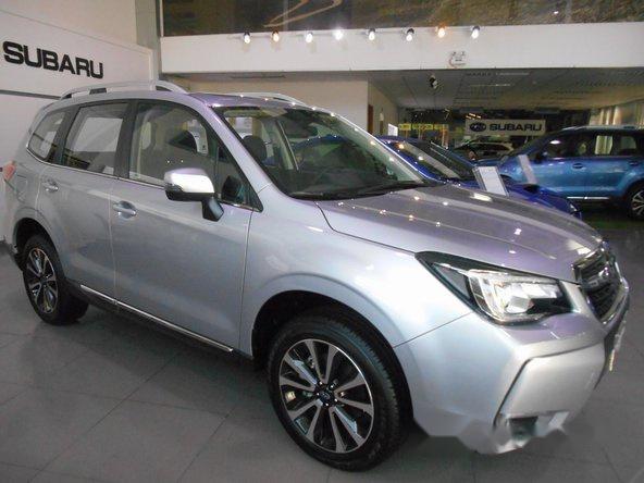 Cần bán lại xe Subaru Forester 2.0 XT AT sản xuất 2017, màu bạc 