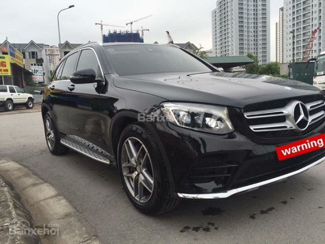 Cần bán Mercedes GLC 300 đời 2016, màu đen như mới