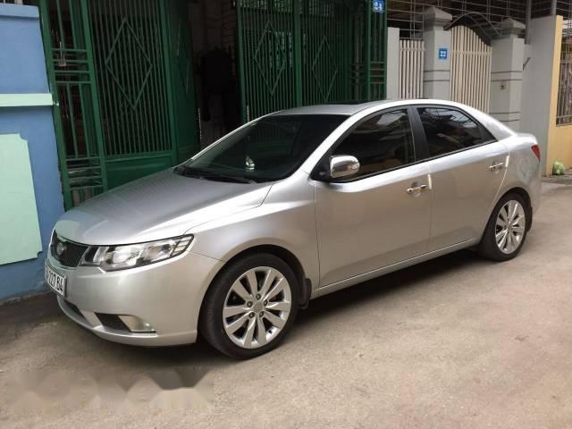 Cần bán xe Kia Forte năm 2010, màu bạc, xe nhập chính chủ giá cạnh tranh