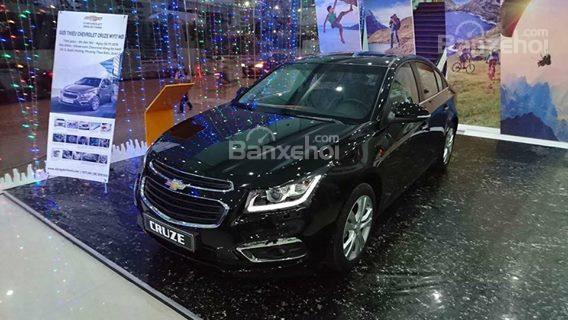 Bán ô tô Chevrolet Cruze LTZ 1.8L đời 2017, màu đen, hỗ trợ trả góp 100% giá xe