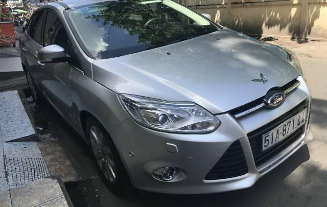 Cần bán xe Ford Focus 2.0 Titanium đời 2014, màu bạc xe gia đình