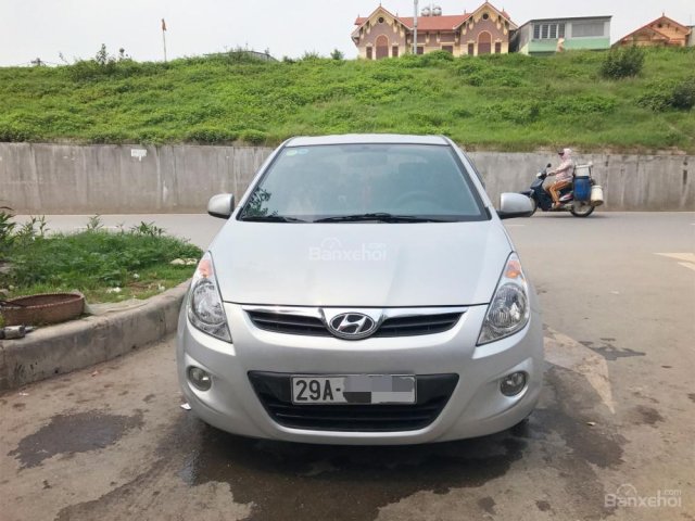 Cần bán gấp Hyundai i20 đời 2011, màu bạc, nhập khẩu chính chủ