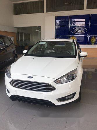 Bán Ford Focus Trend năm 2017, màu trắng số tự động