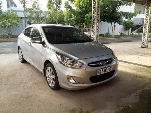 Chính chủ bán xe Hyundai Accent AT 2012, màu bạc