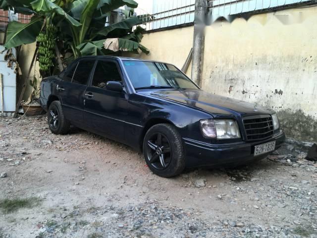 Bán Mercedes E200 đời 1990, màu đen số tự động