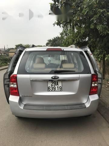 Xe Kia Carnival đời 2009, màu bạc, nhập khẩu Hàn Quốc