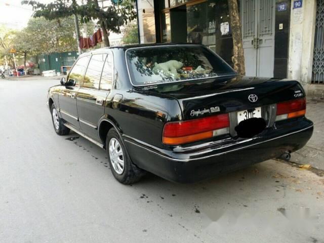 Bán xe cũ Toyota Crown 2.4 đời 1997, màu đen chính chủ, giá tốt