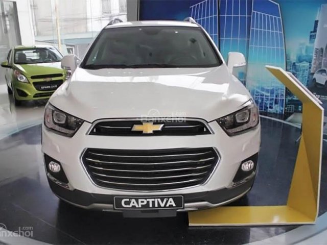 Bán Chevrolet Captiva đời 2017, màu trắng, 849tr