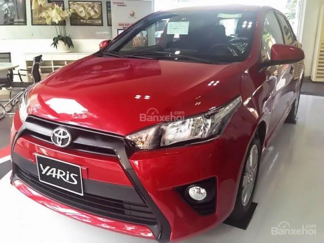 Cần bán Toyota Yaris đời 2017, màu đỏ 