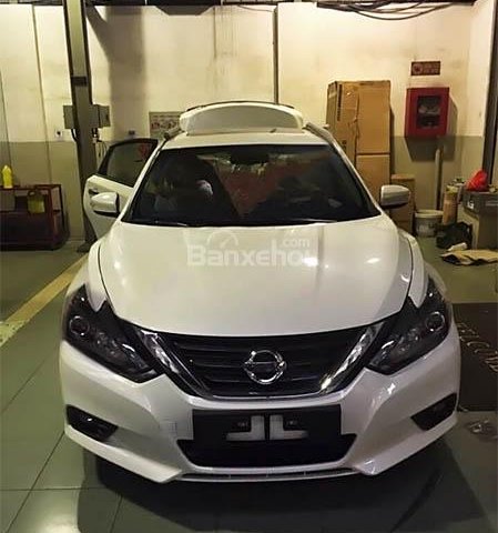 Bán Nissan Teana 2.5SL đời 2017, màu trắng, nhập khẩu