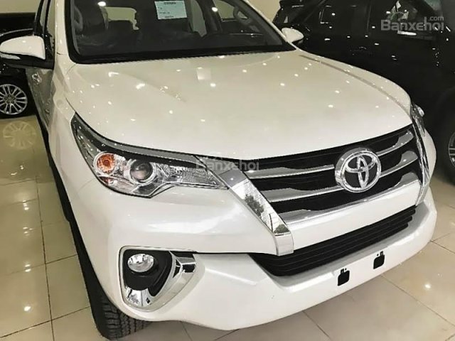 Bán xe Toyota Fortuner Limited 2.7V 4x4AT đời 2017, màu trắng, nhập khẩu