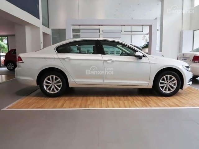 Bán Volkswagen Passat E đời 2015, màu trắng, nhập khẩu