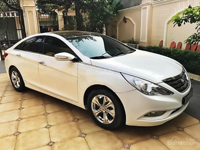 Bán Hyundai Sonata sản xuất 2010, màu trắng, nhập khẩu 