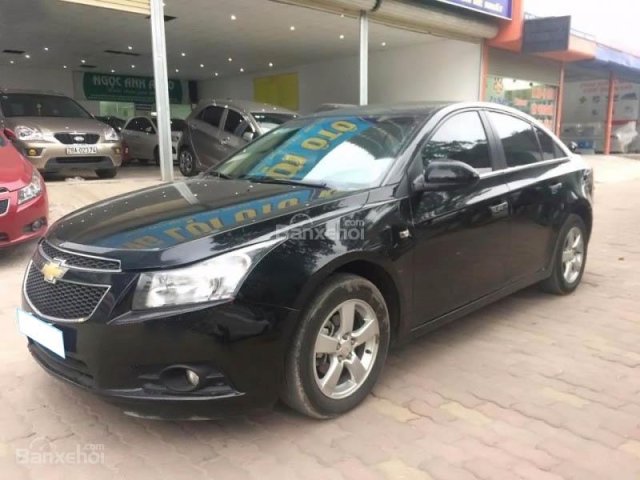 Cần bán Chevrolet Cruze LS đời 2011, màu đen, giá tốt