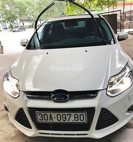 Cần bán xe Ford Focus AT 2013, màu trắng, 640tr